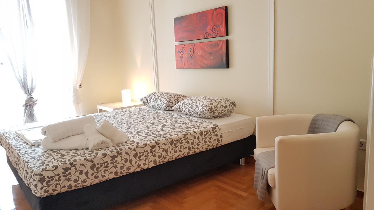 Menta errathens Apartment - Athens Center, 5 BD, 2 BATH Eksteriør billede