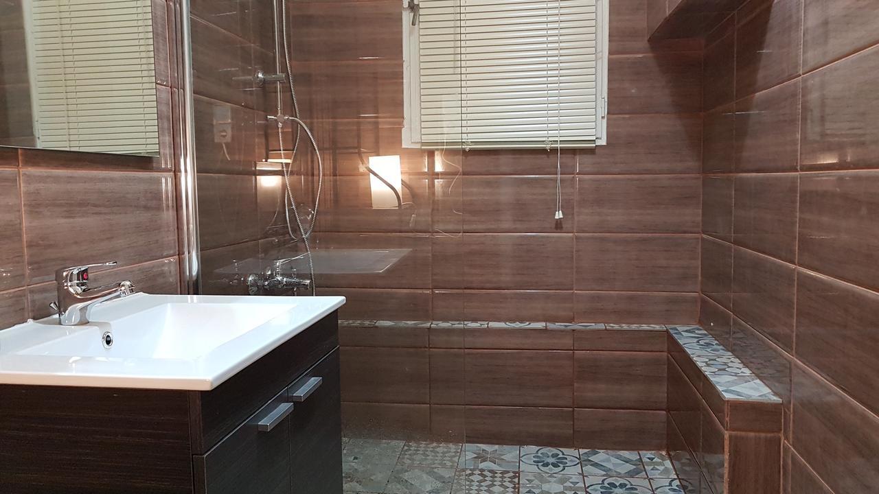 Menta errathens Apartment - Athens Center, 5 BD, 2 BATH Eksteriør billede