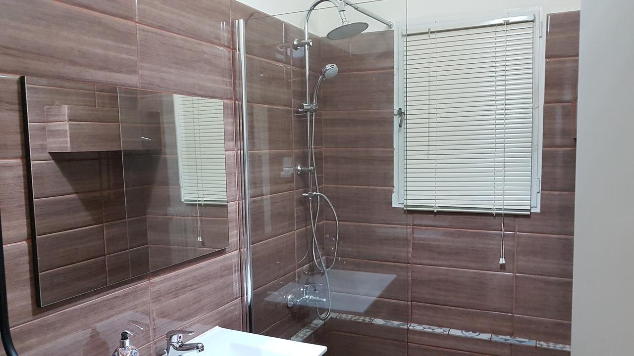 Menta errathens Apartment - Athens Center, 5 BD, 2 BATH Eksteriør billede