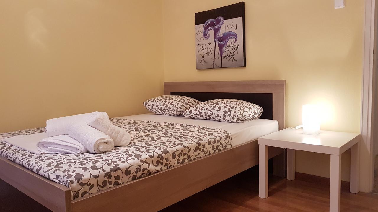 Menta errathens Apartment - Athens Center, 5 BD, 2 BATH Eksteriør billede