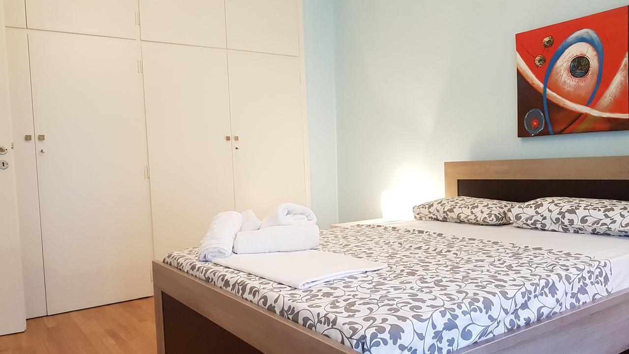 Menta errathens Apartment - Athens Center, 5 BD, 2 BATH Eksteriør billede